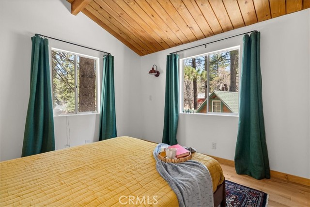 Detail Gallery Image 13 of 33 For 33340 Wild Cherry Dr, Green Valley Lake,  CA 92341 - 4 Beds | 3 Baths