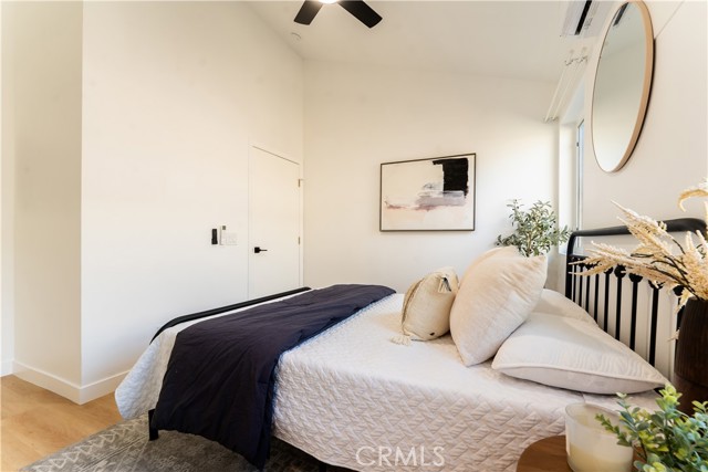 Detail Gallery Image 18 of 33 For 16122 San Fernando Mission Bld, Granada Hills,  CA 91344 - 5 Beds | 5 Baths