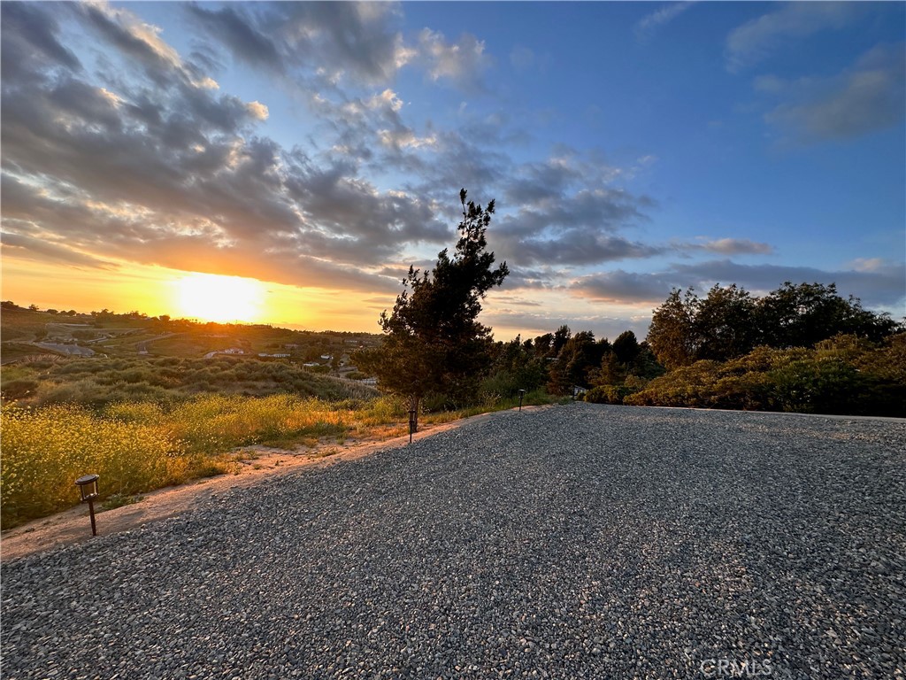 https://media.crmls.org/medias/faa5a47d-fdfe-443b-9af7-24a4213d8d70.jpg?preset=X-Large