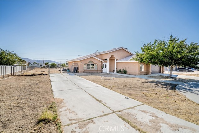 Detail Gallery Image 2 of 41 For 13045 Kiowa Rd, Apple Valley,  CA 92308 - 4 Beds | 3 Baths