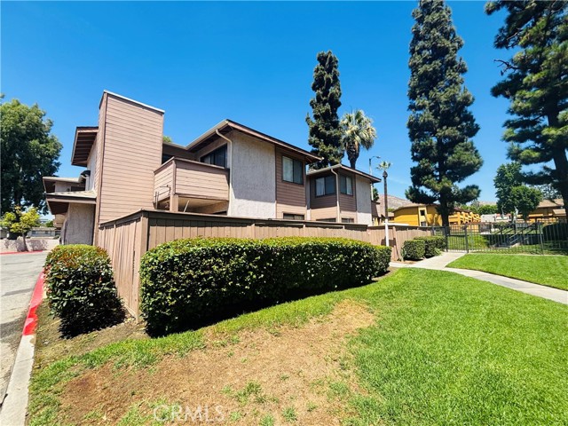 1305 Massachusetts Avenue, Riverside CA: https://media.crmls.org/medias/faa65558-8891-4594-ba6c-be3e49efd631.jpg