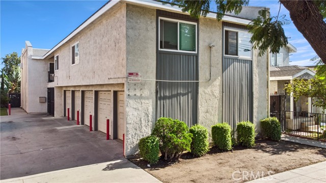 6130 Orange, Long Beach CA: https://media.crmls.org/medias/faa83893-571a-419b-99c9-aa0ef76a00a6.jpg