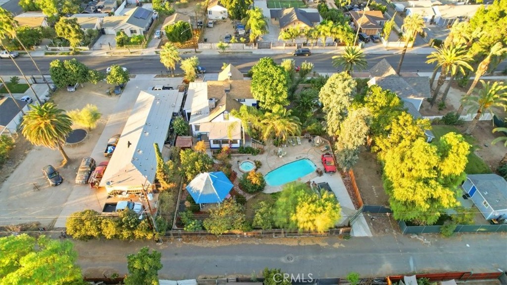 https://media.crmls.org/medias/faa8ec0a-2c76-43b4-9f7b-3650aee8441a.jpg?preset=X-Large