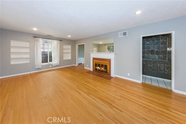 14525 Weddington Street photo 5