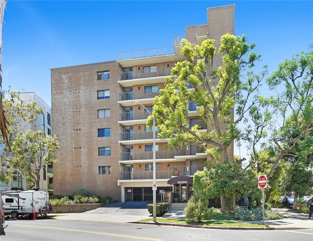 10966 Rochester Avenue #1B