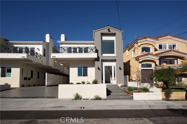 Detail Gallery Image 6 of 8 For 2203 Marshalfield #B,  Redondo Beach,  CA 90278 - 4 Beds | 3/1 Baths