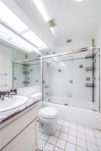 1401 S Bentley Avenue, Los Angeles CA: https://media.crmls.org/medias/faaa6cb7-41c7-4ebc-a433-a0aac713373b.jpg