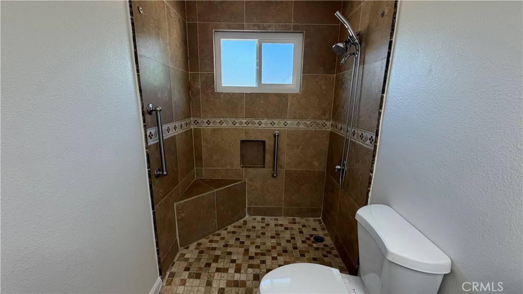 https://media.crmls.org/medias/faaaf3a7-4031-4f20-b6d8-fd69684cbe08.jpg?preset=X-Large