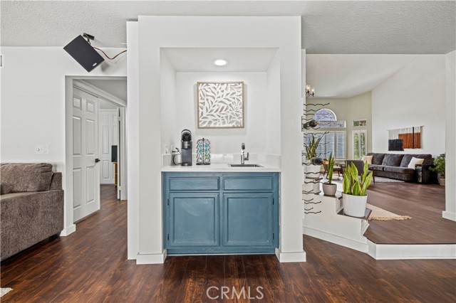 28777 Kathleen Avenue, Saugus CA: https://media.crmls.org/medias/faab1def-1d85-4856-9473-a63186247feb.jpg