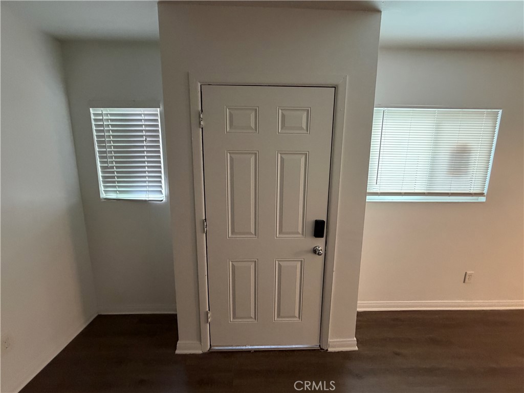 https://media.crmls.org/medias/faabe0a1-709d-4226-90eb-90656f961a8f.jpg?preset=X-Large
