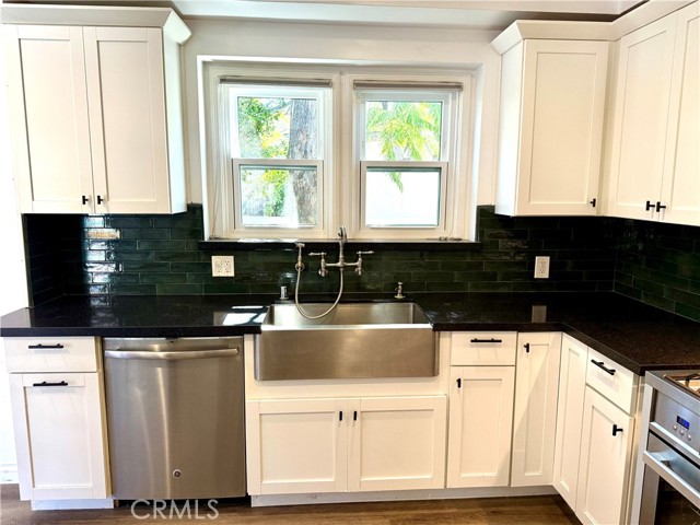 Detail Gallery Image 9 of 27 For 6534 Peach Ave, Van Nuys,  CA 91406 - 2 Beds | 2 Baths