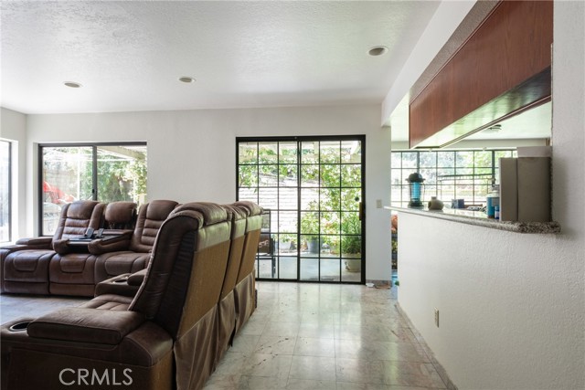25215 Hazelcrest Lane, Stevenson Ranch CA: https://media.crmls.org/medias/faac6dde-b43e-4c43-a420-a6a10f8111c0.jpg