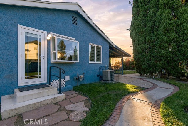 10623 Gothic Avenue photo 3