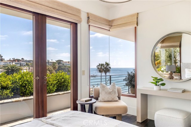 86 Emerald Bay, Laguna Beach CA: https://media.crmls.org/medias/faacb638-2d6a-4170-861b-ab21c08ac745.jpg