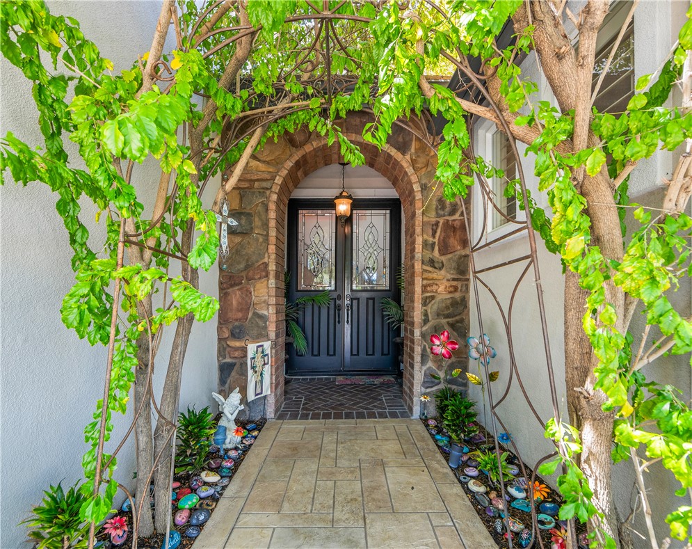 Charming and private entrance