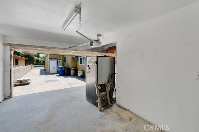 10125 Annetta Ave., South Gate CA: https://media.crmls.org/medias/faadbac7-709d-40bb-a09c-d69d65959e9e.jpg