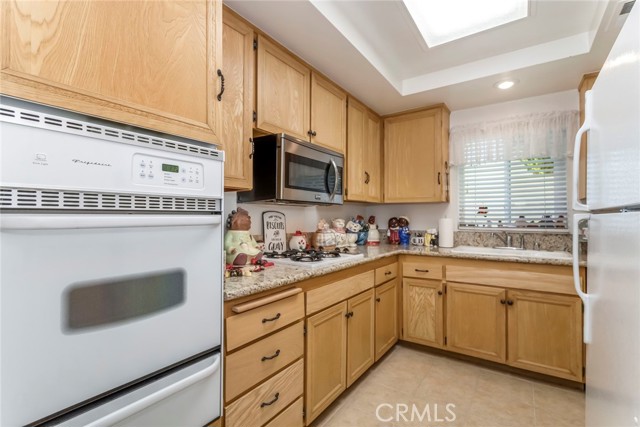 Detail Gallery Image 6 of 37 For 26856 Oak Branch Cir, Newhall,  CA 91321 - 2 Beds | 2 Baths