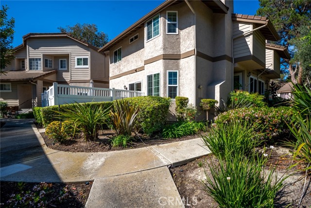 Detail Gallery Image 2 of 29 For 24376 Larchmont Ct, Laguna Hills,  CA 92653 - 2 Beds | 2/1 Baths