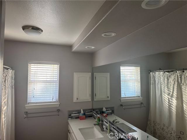 Detail Gallery Image 8 of 15 For 18805 Ranchero Rd, Hesperia,  CA 92345 - 4 Beds | 2/1 Baths