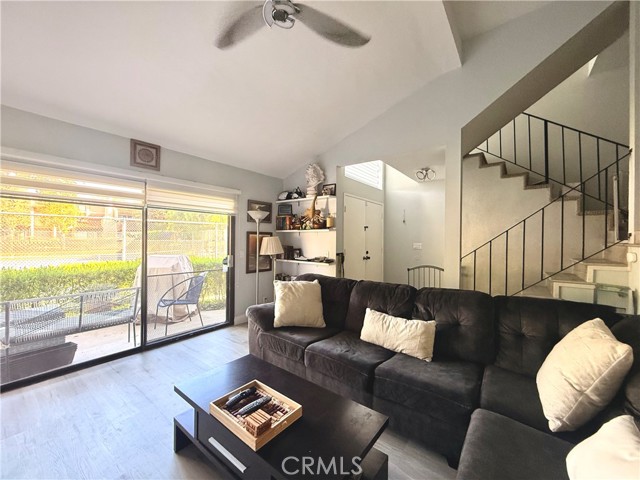 Detail Gallery Image 3 of 16 For 560 Rosewood Ave, Camarillo,  CA 93010 - 2 Beds | 2 Baths