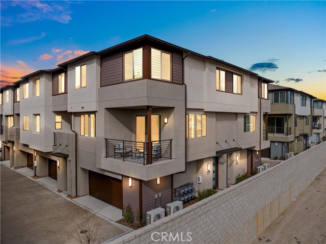 Detail Gallery Image 2 of 39 For 1562 Topeka Ave #8,  Placentia,  CA 92870 - 3 Beds | 2/1 Baths