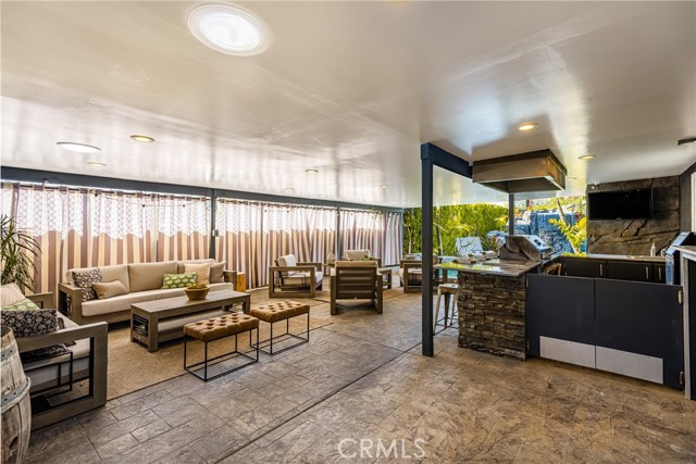 Detail Gallery Image 23 of 36 For 20402 Seven Seas Ln, Huntington Beach,  CA 92646 - 4 Beds | 3/1 Baths