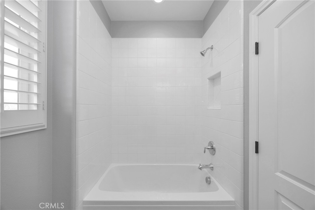 https://media.crmls.org/medias/fab0db55-6f4b-42f7-97c3-dccb54986014.jpg?preset=X-Large