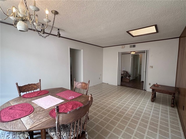 Detail Gallery Image 5 of 34 For 20631 Romar St, Chatsworth,  CA 91311 - 5 Beds | 3 Baths