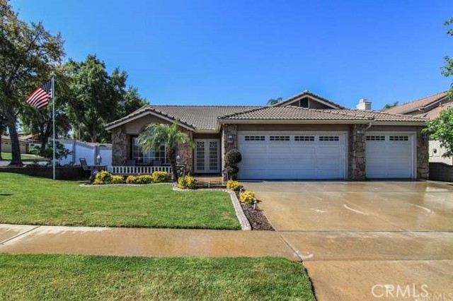 730 Black Oak Circle, Corona CA: https://media.crmls.org/medias/fab20e40-1bb9-4ff7-be9f-ef4029486107.jpg