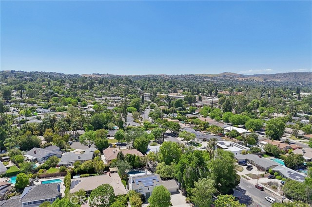 5347 Hinton Avenue, Woodland Hills CA: https://media.crmls.org/medias/fab252ea-398f-4100-bfea-27f9015be767.jpg