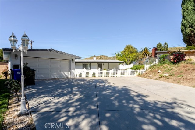 Detail Gallery Image 2 of 39 For 22459 Guadilamar Dr, Saugus,  CA 91350 - 3 Beds | 2 Baths