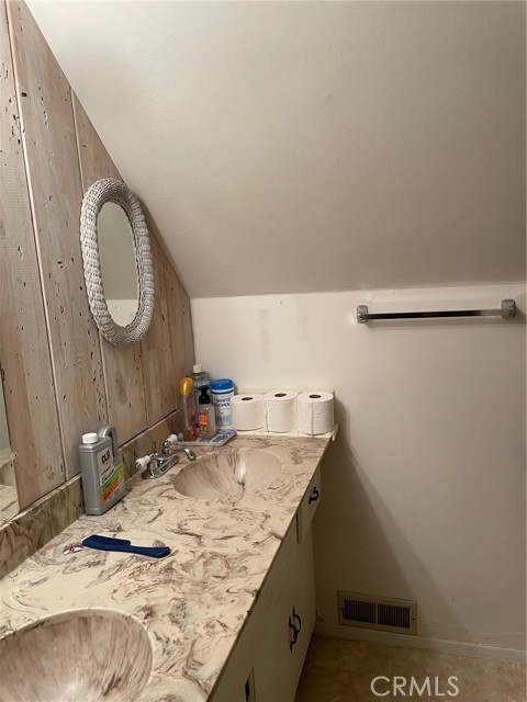 Detail Gallery Image 23 of 29 For 320 Starvation Flats Rd, Big Bear Lake,  CA 92315 - 4 Beds | 2 Baths