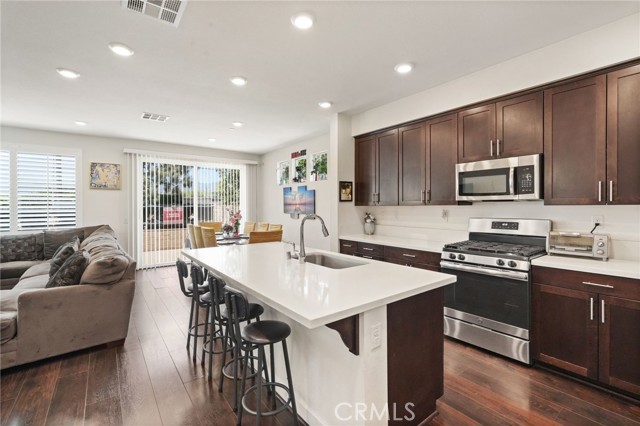 Detail Gallery Image 14 of 42 For 12827 W Hemingway Dr, San Fernando,  CA 91340 - 4 Beds | 2/1 Baths