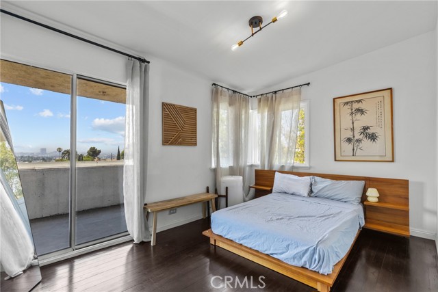 2067 Mayview Drive, Los Angeles CA: https://media.crmls.org/medias/fab74204-2204-4c05-96e4-9a9832f21c2a.jpg