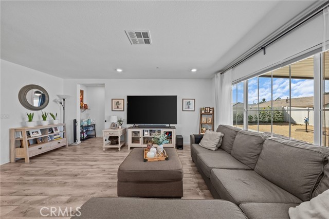 Detail Gallery Image 12 of 36 For 26555 Calle Los Robles, Menifee,  CA 92585 - 3 Beds | 2 Baths