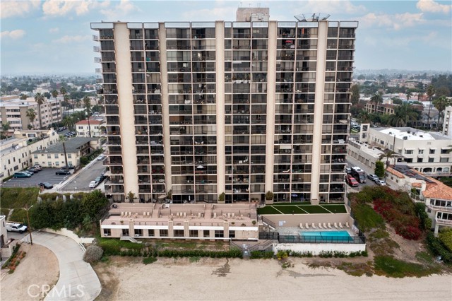 1750 E Ocean Boulevard, Long Beach CA: https://media.crmls.org/medias/fab81bc8-b340-4c65-a543-660041a075e4.jpg