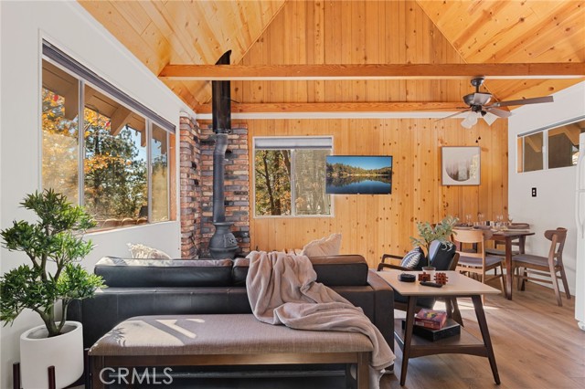 Detail Gallery Image 4 of 28 For 32903 Canyon Dr, Green Valley Lake,  CA 92341 - 2 Beds | 1 Baths