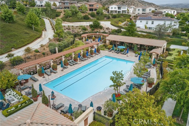 24229 La Montura Drive, Valencia CA: https://media.crmls.org/medias/fab98d15-7c24-4c65-b232-b8b2a10d6b4d.jpg