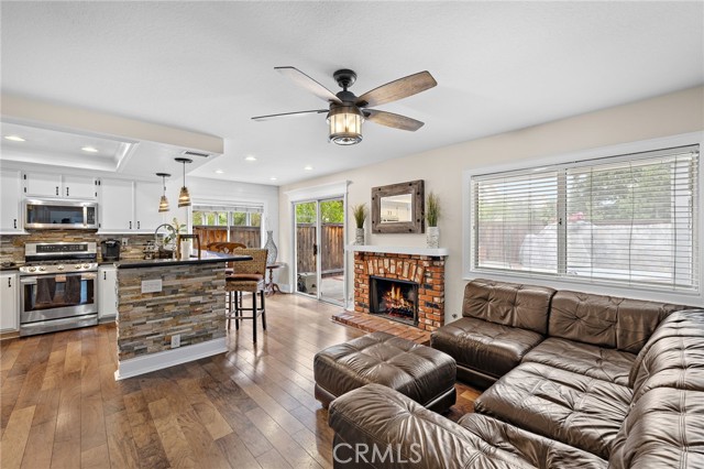 21111 Briarwood Lane, Rancho Santa Margarita CA: https://media.crmls.org/medias/faba880b-5a0b-4bfd-9092-f7daea592344.jpg