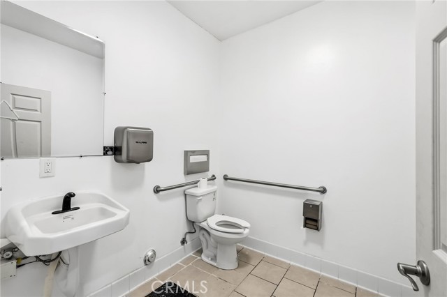  Commercial for Sale in Sun Valley, California