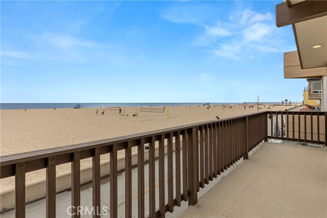 8 The Strand, Hermosa Beach, California 90254, 2 Bedrooms Bedrooms, ,2 BathroomsBathrooms,Residential,Sold,The Strand,SB21119175