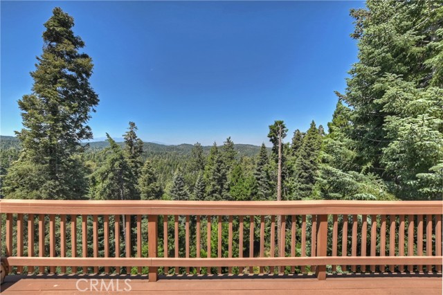 Detail Gallery Image 4 of 67 For 712 Buckingham Square, Lake Arrowhead,  CA 92352 - 4 Beds | 3 Baths