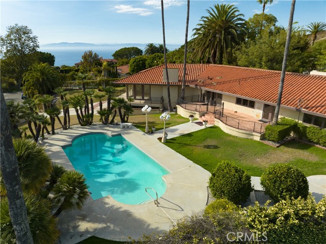 Detail Gallery Image 8 of 75 For 984 La Cresta Pl, Palos Verdes Estates,  CA 90274 - 6 Beds | 4 Baths