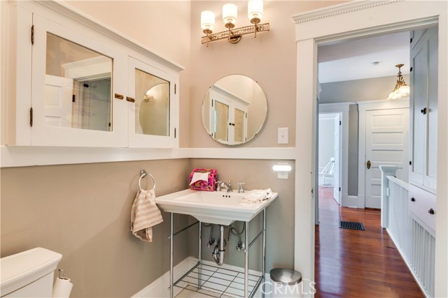 16 Campbell Avenue, Redlands CA: https://media.crmls.org/medias/fabb927e-267d-497d-9273-e718a4f6f9ed.jpg