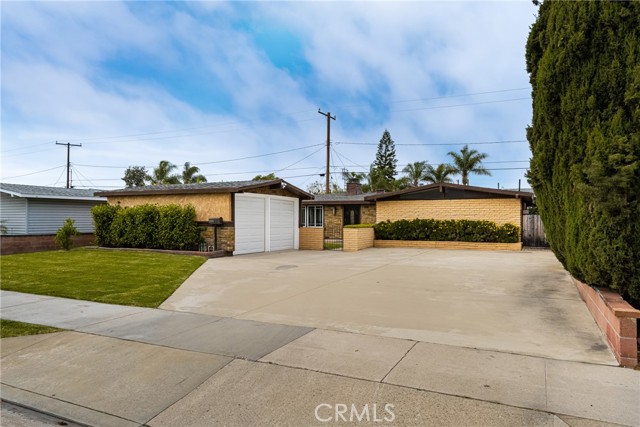 Detail Gallery Image 1 of 40 For 2151 W Romneya Dr, Anaheim,  CA 92801 - 3 Beds | 2 Baths