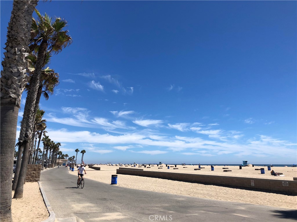 https://media.crmls.org/medias/fabc6747-985e-4647-ba9a-1e65047e8cc6.jpg?preset=X-Large