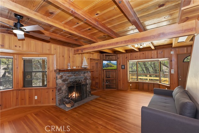 33294 Wild Rose Drive, Green Valley Lake CA: https://media.crmls.org/medias/fabcf133-4e40-4d19-97de-90b0ca8c89d1.jpg