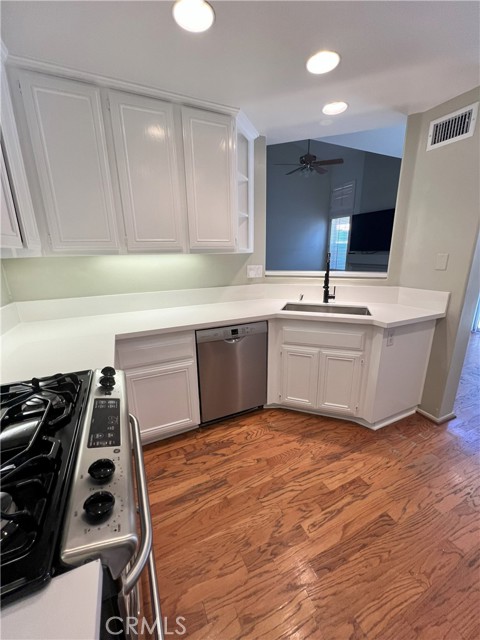 Detail Gallery Image 4 of 20 For 29 Morning Glory, Rancho Santa Margarita,  CA 92688 - 3 Beds | 3 Baths