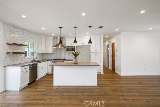 Detail Gallery Image 8 of 27 For 6615 Farralone Ave, Woodland Hills,  CA 91303 - 4 Beds | 2 Baths