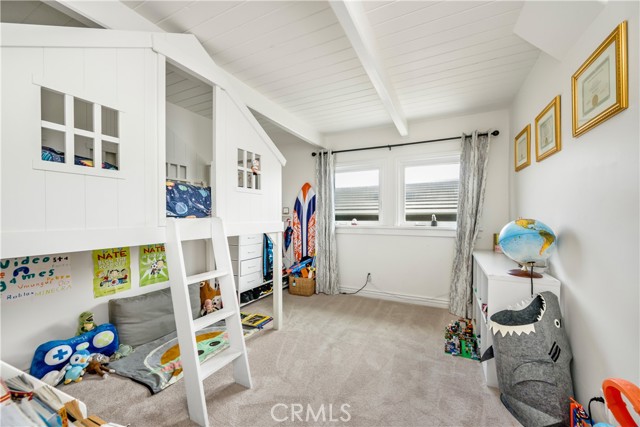 1071 Oro Street, Laguna Beach CA: https://media.crmls.org/medias/fabea882-6114-4602-8aaa-521c100cf00d.jpg